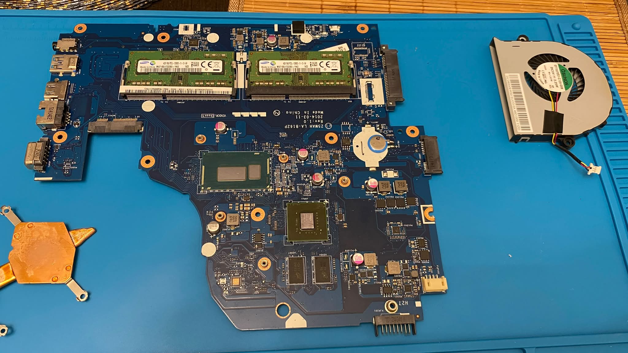 Acer Aspire E15 zerlegt für Reinigung und Wartung